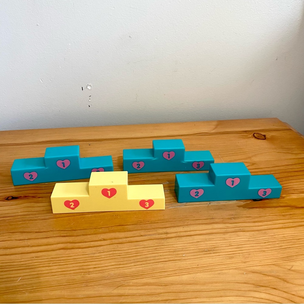 Vintage 90s Puppy In My Pocket Hasbro Show Stand Set of 4